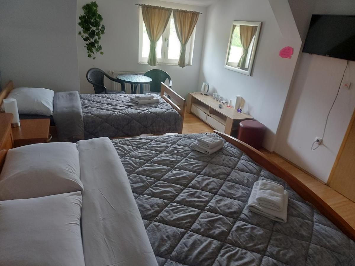 Guest House Neno Ogulin Eksteriør billede