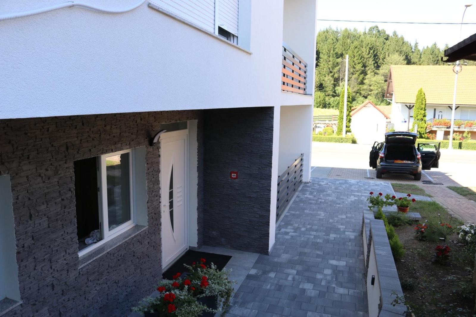 Guest House Neno Ogulin Eksteriør billede